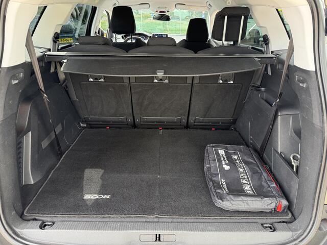 Peugeot 5008 1.2 PureTech Blue Lease Executive ** Trekhaak ** 7-persoons ** Navigatie ** NAP!!