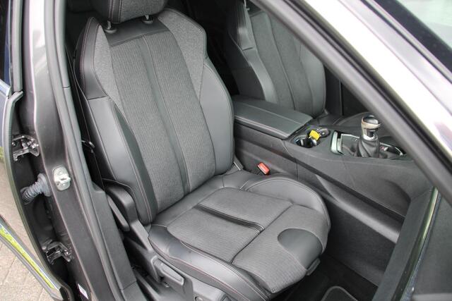 Peugeot 5008 1.2 PureTech 130pk GT-Line 7-zits Airco Navi Panoramadak 360 Camera Trekhaak