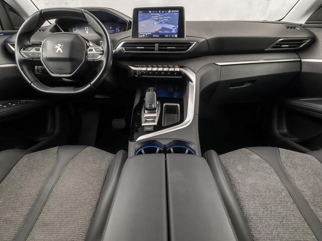 Peugeot 5008 1.2 PureTech Sport 7 Persoons Automaat (APPLE CARPLAY, GROOT NAVI, 360 CAMERA, LEDER, SPORTSTOELEN, GETINT GLAS, KEYLESS, NIEUWSTAAT)