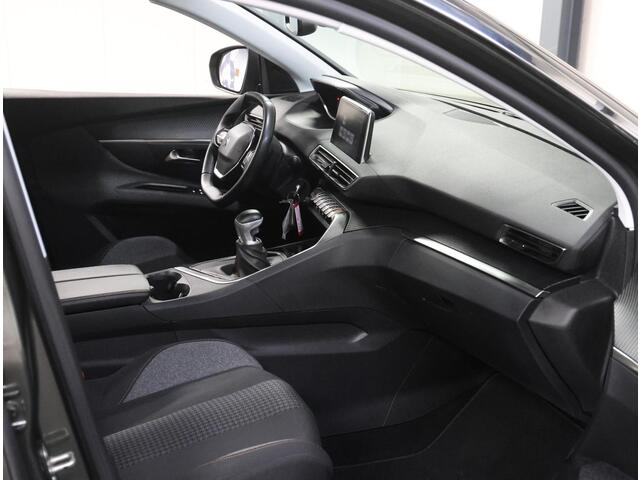 Peugeot 5008 1.2 130PK Active | 2de eigenaar | AppleCarplay/AndroidAuto | Camera | Navigatie | Cruise Control | Climate Control | 7 PERSOONS! | Isofix | Parkeersensoren | LED | Privacy Glass | Trekhaak |