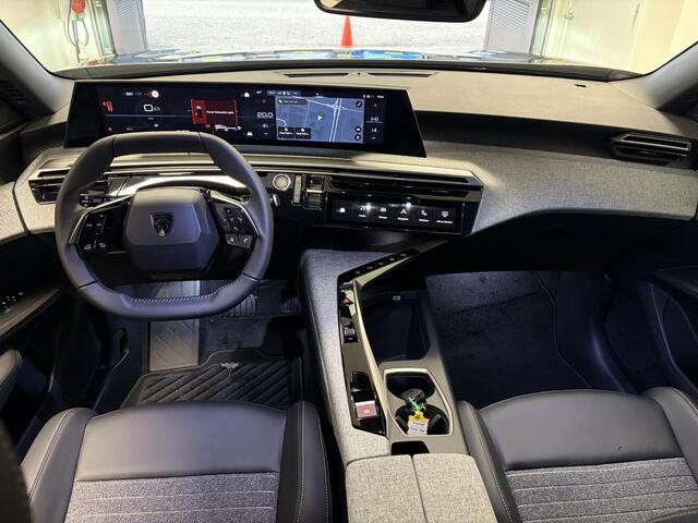 Peugeot 5008 1.2 Hybrid 145 Allure Nieuw! Direct uit voorraad leverbaar! | 7-Zits | Climate Control | Camera | Full Map Navigatie | Apple Carplay / Android Auto