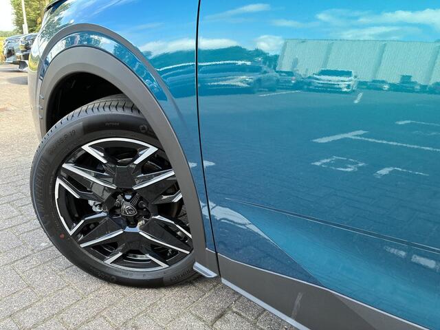Peugeot 5008 1.2 Hybrid 145pk Allure 7persoons | Dodehoekbewaking | 18 inch LichtMetaal | Stoelverwarming | AGR stoelen