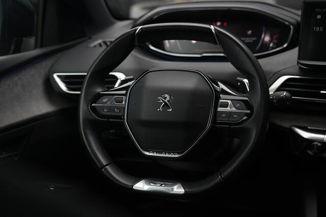 Peugeot 5008 1.2 PureTech GT | 131PK | 7-zits | Pano | Navigatie | Stoelverwarming | 360° camera Peugeot 5008 1.2 Puretech GT 131 PK met 1.2 viercilinder motor, panoramadak, 7-zits, stoelverwarming, 360° camera, navigatie, lichtmetalen velgen