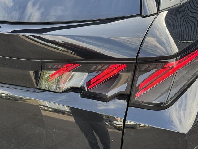 Peugeot 5008 1.6 Plug-in Hybrid 225 PK GT Exclusive 7 Persoons | Apple Carplay/Android Auto | Climate Control | lichtmetalen velgen 20 Inch | Panorama Dak | Verwarmde Voorstoelen