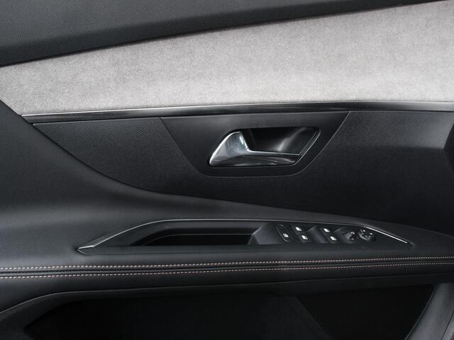 Peugeot 5008 1.2 PureTech 130pk Automaat GT Black Pack 7 zit Navigatie Apple CarPlay Android Camera Parkeerhulp Adaptive Cruise Control Stoelverwarming Electrische achterklep Climate Control Lichtmetalen velgen