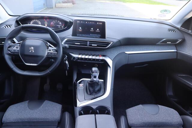 Peugeot 5008 1.2 PureTech Allure | 7 Persoons | Elektrisch glazen panorama-dak | Trekhaak | Pack Safety | Focal Audio