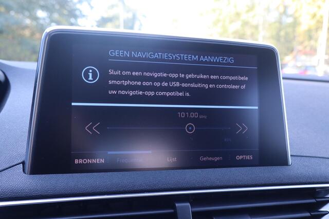 Peugeot 5008 1.2 PureTech Allure | 7 Persoons | Elektrisch glazen panorama-dak | Trekhaak | Pack Safety | Focal Audio