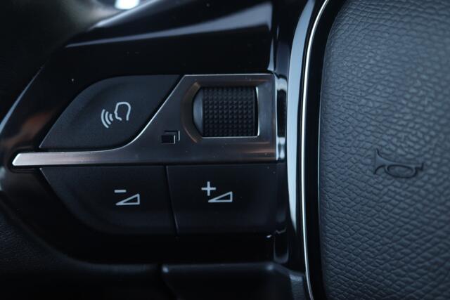 Peugeot 508 SW BWJ 2021 1.2 131 PK PureTech Blue Lease Active AUTOMAAT / TREKHAAK / CAMERA / APPLE CAR. / ANDROID AUT. / CLIMA / NAVI / BLUETOOTH / CRUISE / PDC V+A / MULTIFUNCT. STUUR / ISOFIX
