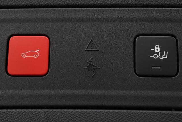 Peugeot 508 1.6 HYbrid Allure | Stoelverwarming | Carplay | Camera | Trekhaak | Navigatie | Climate control | Half leder | Cruise control | PHEV