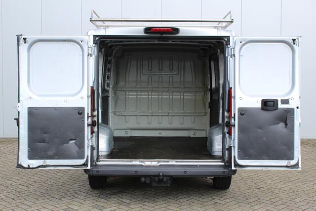 Peugeot BOXER 330 2.2 110 pk HDI L1H1 Première Trekhaak, Imperial, Ladder, Achteruitrijcamera Cruise Control, Airco, Elektr.ramen & Spiegels, Telefoon koppeling