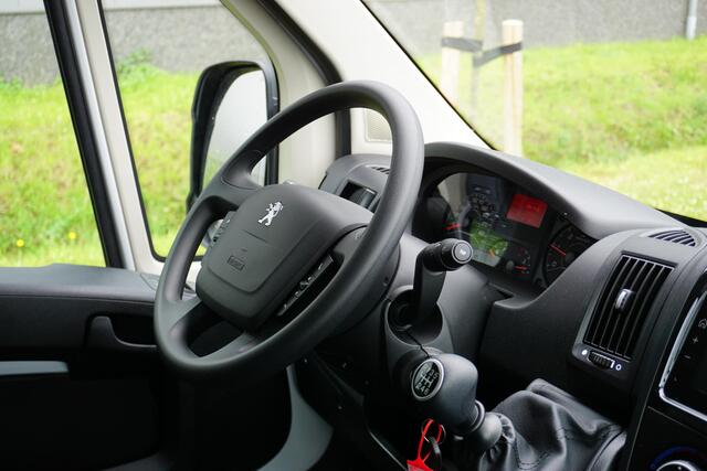 Peugeot BOXER 335 2.2 BlueHDi 140 L3H2 Premium Nieuw |140 pk |Carplay |Camera |Cruise |Bluetooth |3500 KG |Direct leverbaar |EURO6D |BPM voordeel!