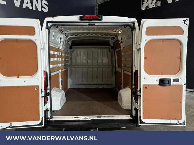Peugeot BOXER 2.2BlueHDi 140pk L2H2 Euro6 Airco | Camera | Navigatie | Trekhaak Cruisecontrol, Parkeersensoren, Bijrijdersbank