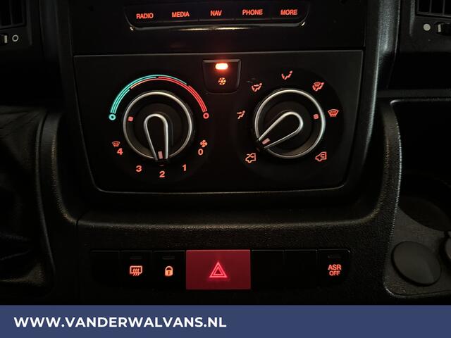 Peugeot BOXER 2.2BlueHDi 140pk L2H2 Euro6 Airco | Camera | Navigatie | Trekhaak Cruisecontrol, Parkeersensoren, Bijrijdersbank