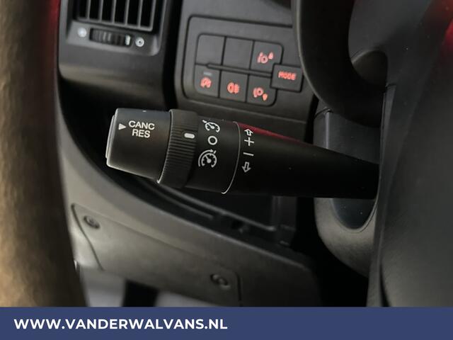 Peugeot BOXER 2.2BlueHDi 140pk L2H2 Euro6 Airco | Camera | Navigatie | Trekhaak Cruisecontrol, Parkeersensoren, Bijrijdersbank