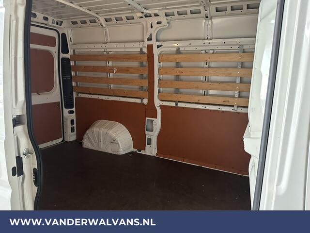 Peugeot BOXER 2.2BlueHDi 140pk L2H2 Euro6 Airco | Camera | Navigatie | Trekhaak Cruisecontrol, Parkeersensoren, Bijrijdersbank