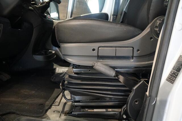 Peugeot BOXER 330 2.0 BlueHDI L1H1 Premium Pack + CAMERA / NAVIGATIE / IMPERIAAL / TREKHAAK