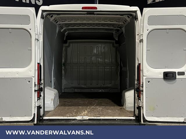 Peugeot BOXER 2.2 BlueHDi 120pk L2H2 Euro6 Airco | Trekhaak | Cruisecontrol | Parkeersensoren bijrijdersbank