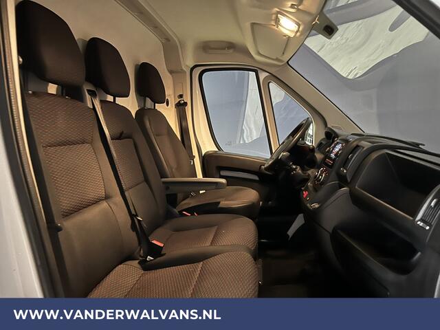 Peugeot BOXER 2.2 BlueHDi 120pk L2H2 Euro6 Airco | Trekhaak | Cruisecontrol | Parkeersensoren bijrijdersbank