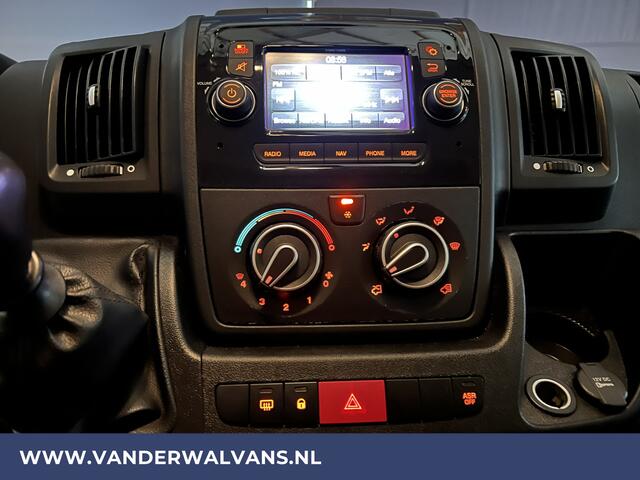 Peugeot BOXER 2.2 BlueHDi 120pk L2H2 Euro6 Airco | Trekhaak | Cruisecontrol | Parkeersensoren bijrijdersbank