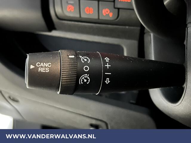 Peugeot BOXER 2.2 BlueHDi 120pk L2H2 Euro6 Airco | Trekhaak | Cruisecontrol | Parkeersensoren bijrijdersbank