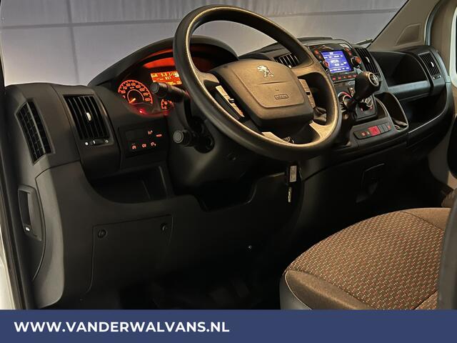 Peugeot BOXER 2.2 BlueHDi 120pk L2H2 Euro6 Airco | Trekhaak | Cruisecontrol | Parkeersensoren bijrijdersbank