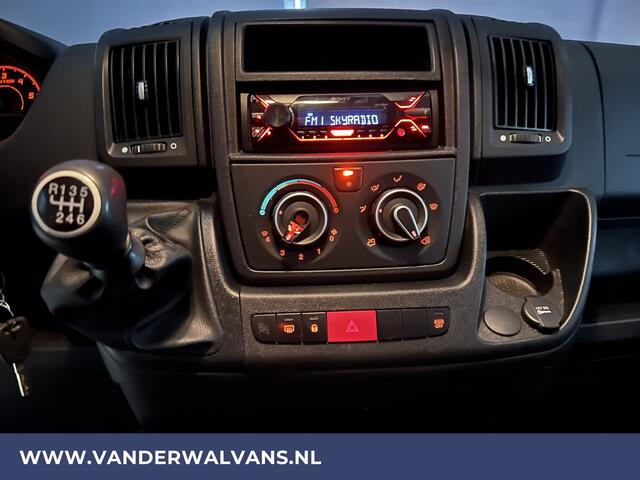Peugeot BOXER 2.2 BlueHDi 141pk Bakwagen Laadklep Euro6 Airco | Bijrijdersbank
