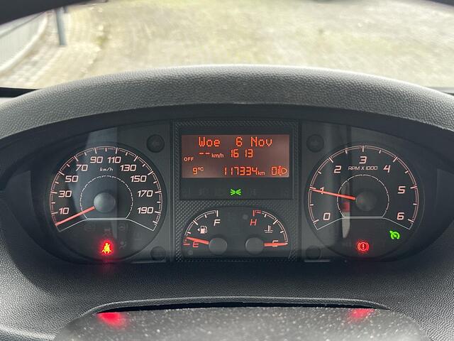 Peugeot BOXER 330 2.0 BlueHDI L1H1 Premium*A/C*CRUISE*NAVI*HAAK*