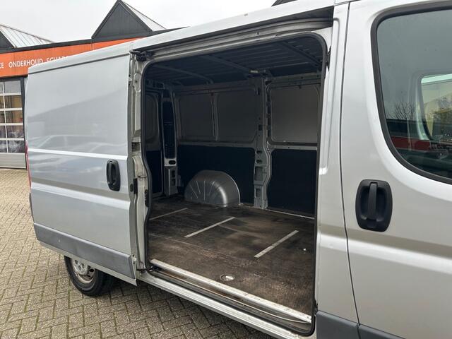 Peugeot BOXER 2.2 HDI 120 L2H1 â¬ 13.128,50 incl. BTW