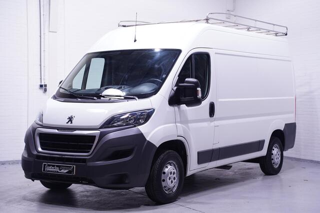 Peugeot BOXER 2.0 BlueHDI 110 pk L2H2 Airco va 219,- p/mnd Imperiaal met Trap, Trekhaak 2.000 kg, Laadruimte Pakket, APK 12-2025, 3-Zits