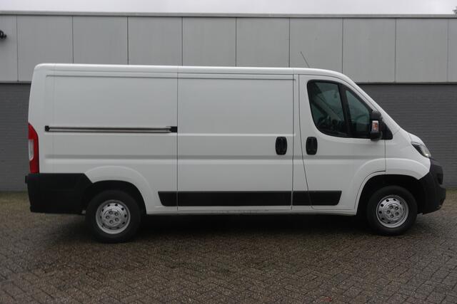 Peugeot BOXER 335 2.0 BlueHDI L2H1 | 160pk | *¤355 p/mnd | Premium | A. CAMERA | AIRCO | CRUISE | *NAV* | BETIMMERING | 2.500kg trekgw.