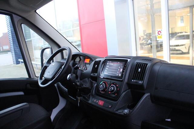 Peugeot BOXER 2.2 BlueHDi 140PK L2H2 3.3t | APPLE CARPLAY/ANDROID AUTO | ACHTERUITRIJ CAMERA | 3-ZITS | CRUISE CONTROL | ELEKTRISCH INKLAPBARE BUITENSPIEGELS | DAB+ RADIO | NIEUWE BUS! |