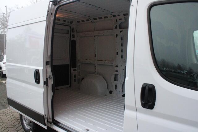 Peugeot BOXER 2.2 BlueHDi 140PK L2H2 3.3t | APPLE CARPLAY/ANDROID AUTO | ACHTERUITRIJ CAMERA | 3-ZITS | CRUISE CONTROL | ELEKTRISCH INKLAPBARE BUITENSPIEGELS | DAB+ RADIO | NIEUWE BUS! |