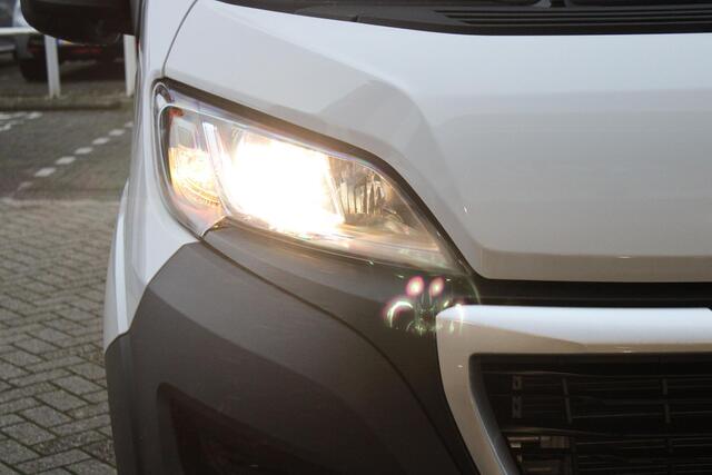 Peugeot BOXER 2.2 BlueHDi 140PK L2H2 3.3t | APPLE CARPLAY/ANDROID AUTO | ACHTERUITRIJ CAMERA | 3-ZITS | CRUISE CONTROL | ELEKTRISCH INKLAPBARE BUITENSPIEGELS | DAB+ RADIO | NIEUWE BUS! |