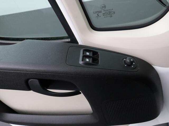 Peugeot BOXER 2.0BlueHDI 130PK Bakwagen+Laadklep | Navigatie | Dakspoiler | 3-Persoons | Airco
