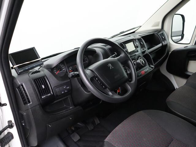 Peugeot BOXER 2.0BlueHDI Bakwagen+Laadklep | Navigatie | Camera | 3-Persoons | Airco