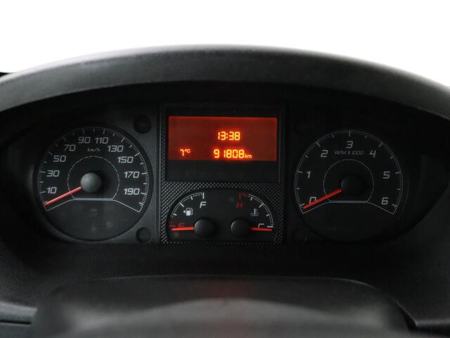 Peugeot BOXER 2.0BlueHDI Bakwagen+Laadklep | Navigatie | Camera | 3-Persoons | Airco
