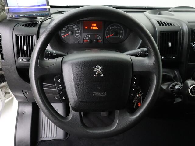 Peugeot BOXER 2.0BlueHDI Bakwagen+Laadklep | Navigatie | Camera | 3-Persoons | Airco