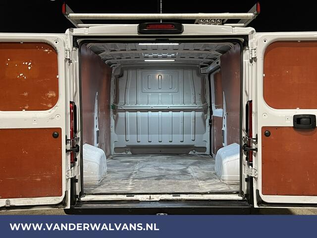 Peugeot BOXER 2.2 BlueHDi 141pk L2H1 Euro6 Airco | Navigatie | Camera | Cruisecontrol | imperiaal, 2500kg trekhaak, parkeersensoren, bijrijdersbank, trap