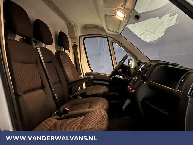 Peugeot BOXER 2.2 BlueHDi 141pk L2H1 Euro6 Airco | Navigatie | Camera | Cruisecontrol | imperiaal, 2500kg trekhaak, parkeersensoren, bijrijdersbank, trap