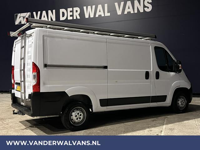 Peugeot BOXER 2.2 BlueHDi 141pk L2H1 Euro6 Airco | Navigatie | Camera | Cruisecontrol | imperiaal, 2500kg trekhaak, parkeersensoren, bijrijdersbank, trap