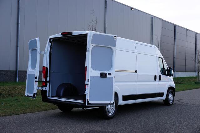 Peugeot BOXER 2.2 BlueHDi 140 L3H2 3.5t Nieuwstaat |Betimmering |Airco |Cruise |Camera |Dode-hoek sensoren |Parkeersensoren |Carplay |Android auto |3500 KG |EURO6D |1e eigenaar