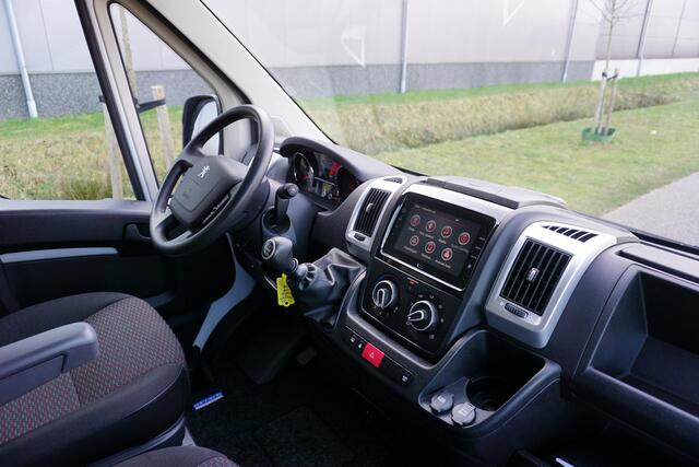 Peugeot BOXER 2.2 BlueHDi 140 L3H2 3.5t Nieuwstaat |Betimmering |Airco |Cruise |Camera |Dode-hoek sensoren |Parkeersensoren |Carplay |Android auto |3500 KG |EURO6D |1e eigenaar