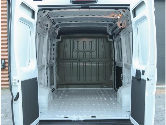 Peugeot BOXER 2.2 BlueHDi 140 S&S L2H2 3.5t | incl. ¤ 7.195,- ex. BTW korting |