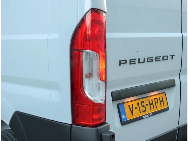 Peugeot BOXER 2.2 BlueHDi 140 S&S L2H2 3.5t | incl. ¤ 7.195,- ex. BTW korting |