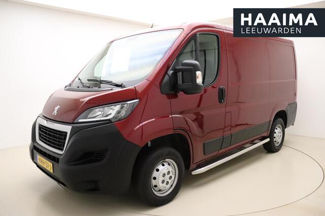 Peugeot BOXER 330 2.2 BlueHDi L1H1 Premium 120 PK | Handgeschakeld | 3-Zits | Camera | Sidebars | Betimmering | Cruise Control | Airco | Verzwaarde vering | 1e eigenaar | Dealer onderhouden
