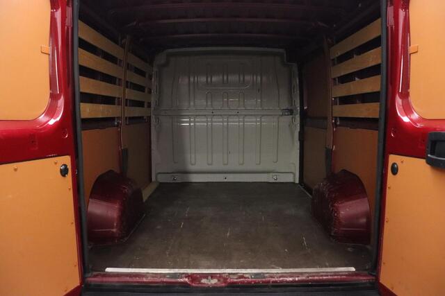 Peugeot BOXER 330 2.2 BlueHDi L1H1 Premium 120 PK | Handgeschakeld | 3-Zits | Camera | Sidebars | Betimmering | Cruise Control | Airco | Verzwaarde vering | 1e eigenaar | Dealer onderhouden