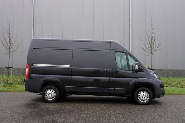 Peugeot BOXER 335 2.0 BlueHDI L2H2 Premium 131 pk |EURO6 |3500 KG |Metallic |Trekhaak |BPM vrij |Mooie camperbasis |Cruise |Airco |Bluetooth |Parkeersensoren |Multifunctioneel stuurwiel