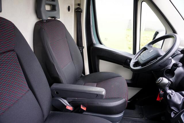 Peugeot BOXER 335 2.0 BlueHDI L2H2 Premium 131 pk |EURO6 |3500 KG |Metallic |Trekhaak |BPM vrij |Mooie camperbasis |Cruise |Airco |Bluetooth |Parkeersensoren |Multifunctioneel stuurwiel