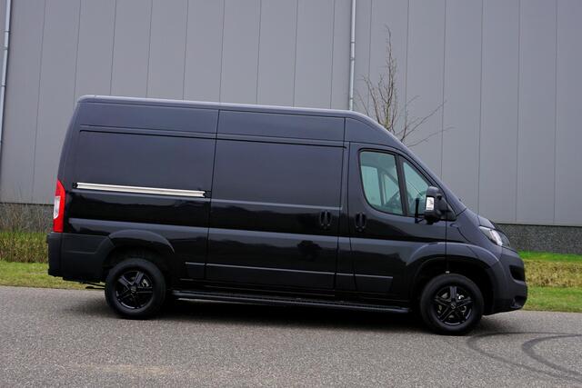 Peugeot BOXER 2.2 BlueHDi 140 L2H2 3.5t Betimmering |Camera |Cruise |Navi |Carplay |Parkeersensoren |Dode hoek detectie |Climate control |Lederen stuur |3500 KG |EURO6D |Nieuwstaat