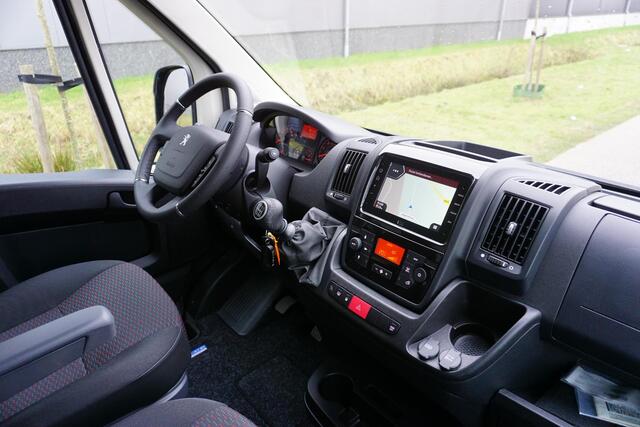 Peugeot BOXER 2.2 BlueHDi 140 L2H2 3.5t Betimmering |Camera |Cruise |Navi |Carplay |Parkeersensoren |Dode hoek detectie |Climate control |Lederen stuur |3500 KG |EURO6D |Nieuwstaat